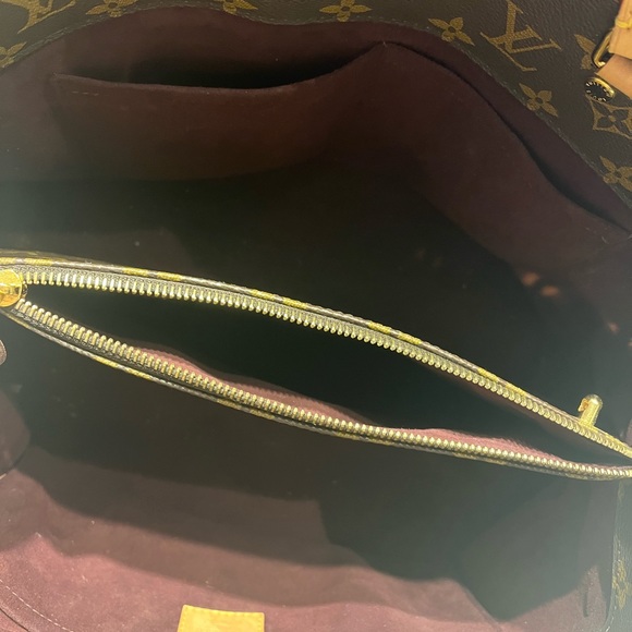 AUTHENTIC LIKE NEW LOUIS VUITTON TOTE! - Picture 2 of 2